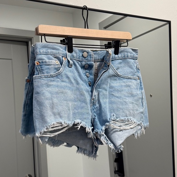 LEVI’S 501® ORIGINAL FIT HIGH RISE WOMEN'S SHORTS Luxor Heat Light Wash W28 - Picture 4 of 6